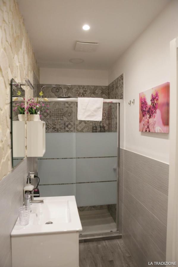 La Tradizione Bed & Breakfast Bari Bagian luar foto