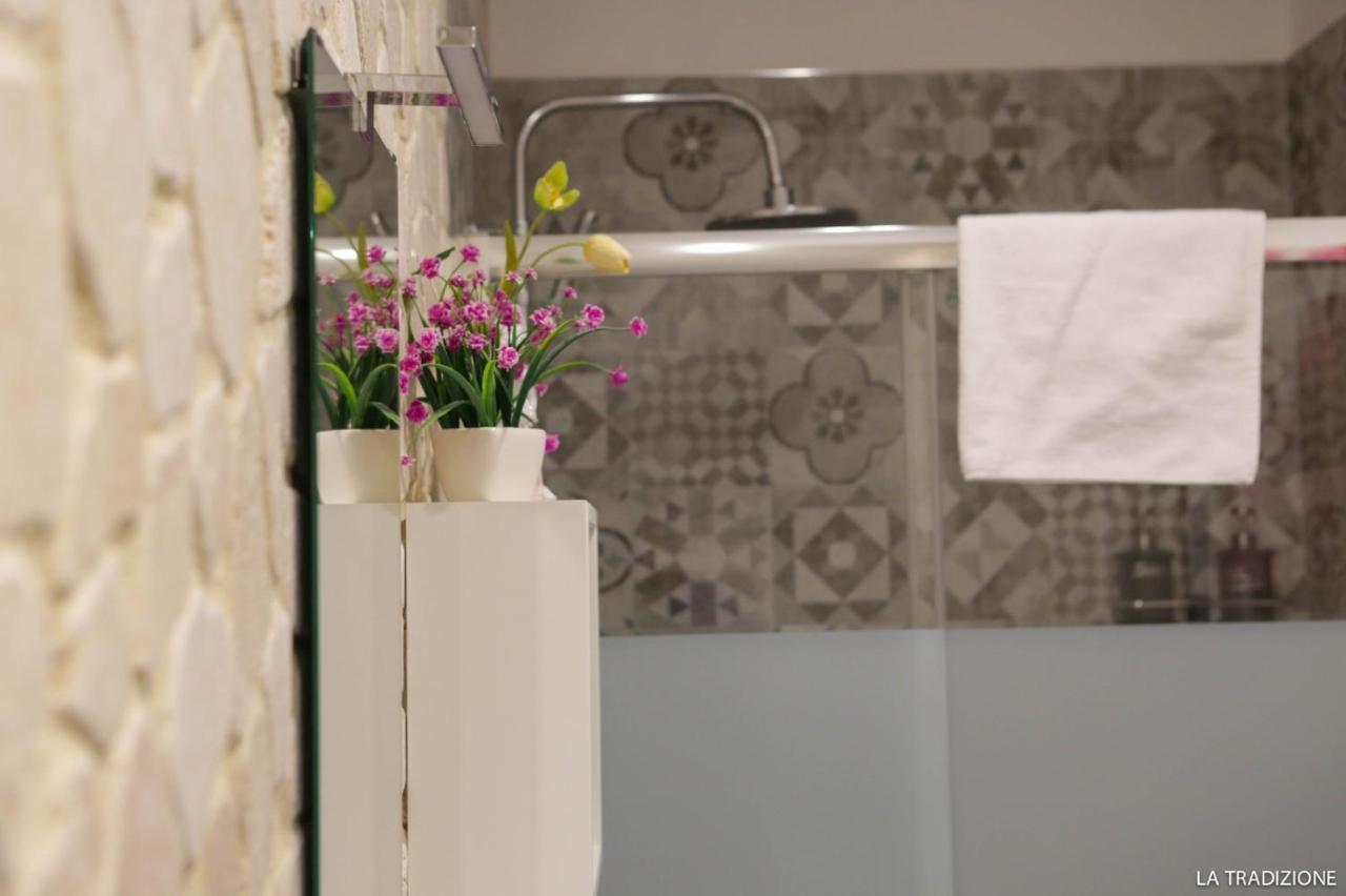 La Tradizione Bed & Breakfast Bari Bagian luar foto